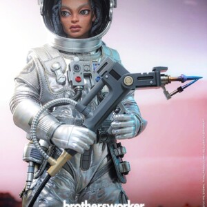 Hot Toys AMC041 Brothersfree x Hot Toys 1/6th scale Space Worker Baby (Brothersfree 25th Silver Galaxy Version) Collectible Figure - Image 2