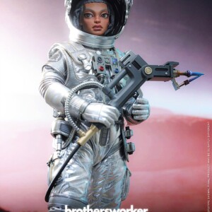 Hot Toys AMC041 Brothersfree x Hot Toys 1/6th scale Space Worker Baby (Brothersfree 25th Silver Galaxy Version) Collectible Figure - Image 4