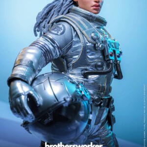 Hot Toys AMC041 Brothersfree x Hot Toys 1/6th scale Space Worker Baby (Brothersfree 25th Silver Galaxy Version) Collectible Figure - Image 9